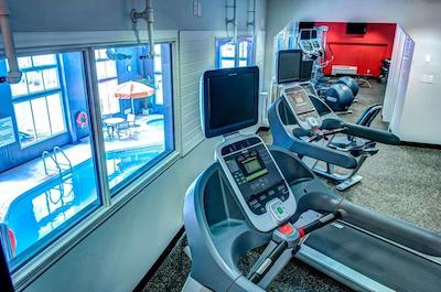 رادیسن هتل اند سویتز فرت مکمور