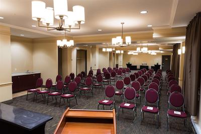 رادیسن هتل اند سویتز فرت مکمور