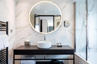 لاز هتل اند اسپا وربین