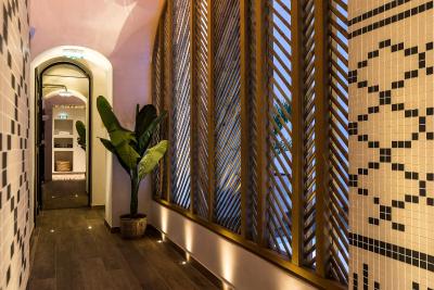 لاز هتل اند اسپا وربین