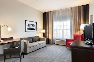 کونتری این اند سویتز بای رادیسن کیرنی ن