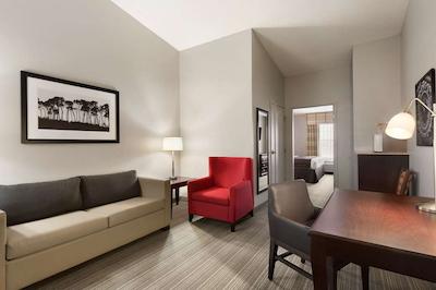 کونتری این اند سویتز بای رادیسن کیرنی ن