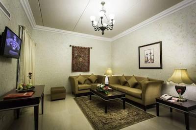 رامادا هتل اند سویتز دامام