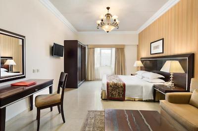 رامادا هتل اند سویتز دامام