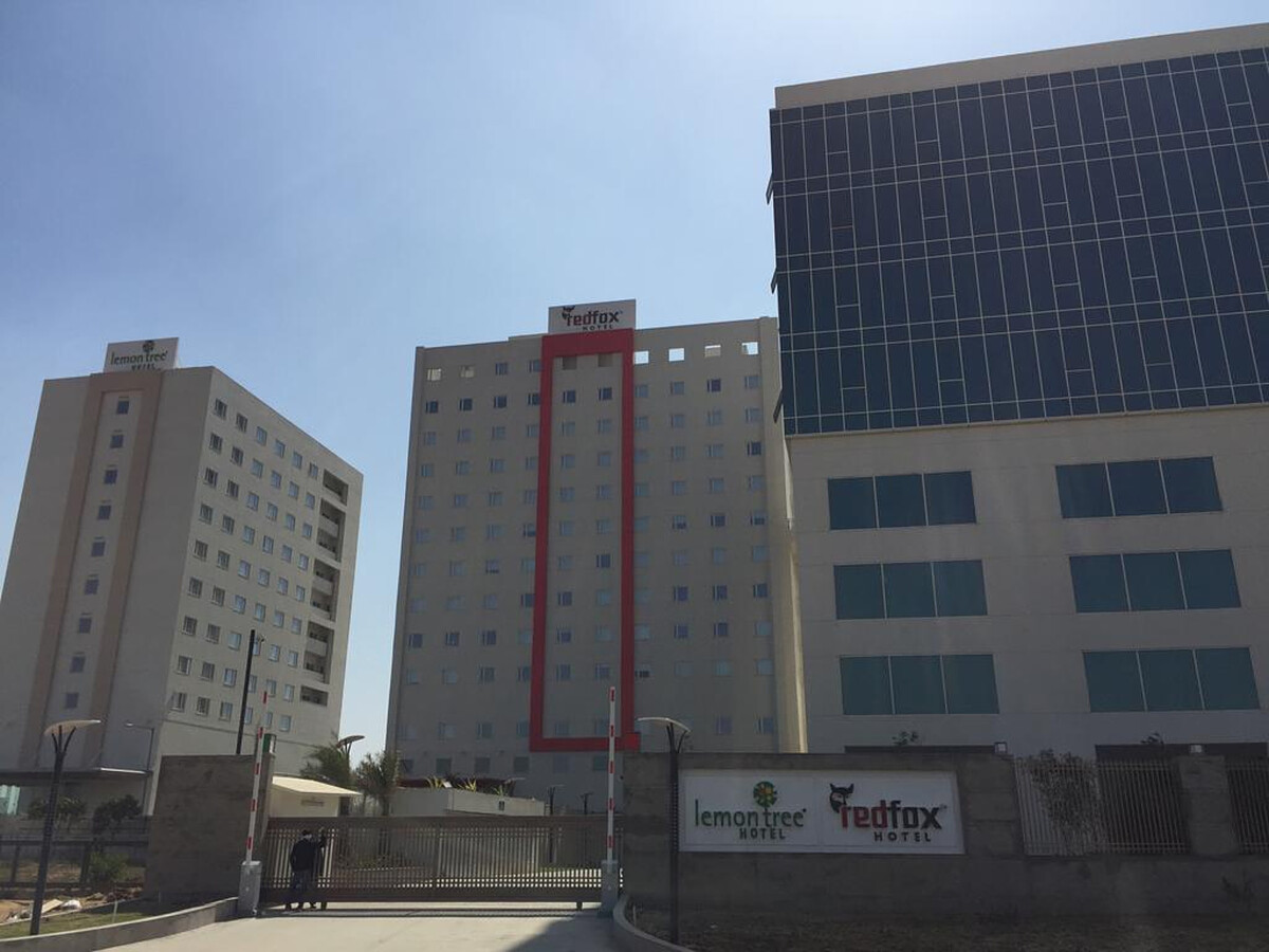 رد فاکس هتل سکتر 60 گوروگرام