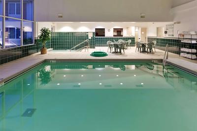 کونتری این اند سویتز بای رادیسن مونت مریس نی