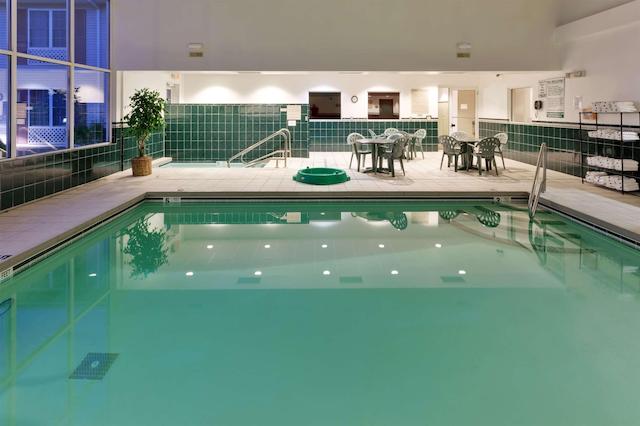 کونتری این اند سویتز بای رادیسن مونت مریس نی