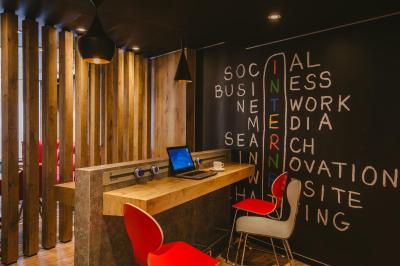 آیبیس مسکو اکتیابرسکوی پل هتل