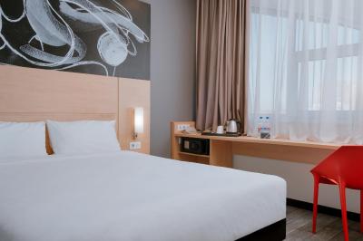 آیبیس مسکو اکتیابرسکوی پل هتل