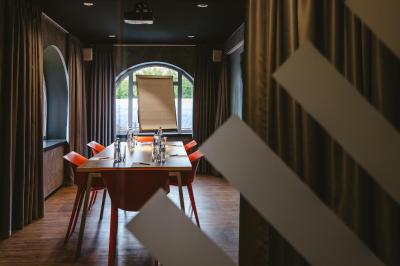 آیبیس مسکو اکتیابرسکوی پل هتل