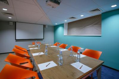 آیبیس مسکو اکتیابرسکوی پل هتل