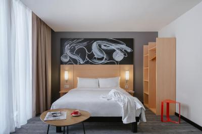 آیبیس مسکو اکتیابرسکوی پل هتل