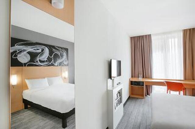 آیبیس مسکو اکتیابرسکوی پل هتل