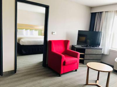 کونتری این اند سویتز بای رادیسن وارنر ربینس گا