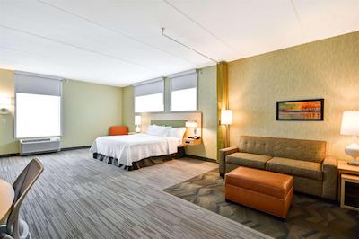 هم2 سویتز بای هیلتون چارلز تون