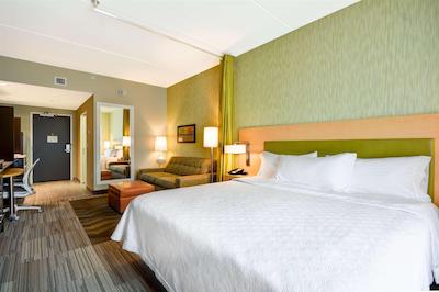 هم2 سویتز بای هیلتون چارلز تون