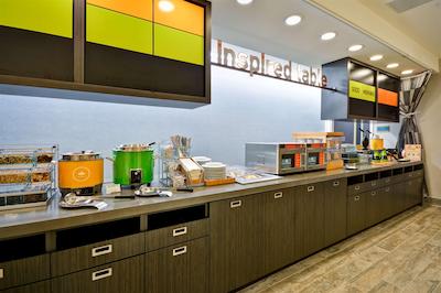 هم2 سویتز بای هیلتون چارلز تون