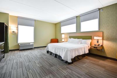 هم2 سویتز بای هیلتون چارلز تون