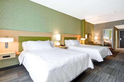 هم2 سویتز بای هیلتون چارلز تون