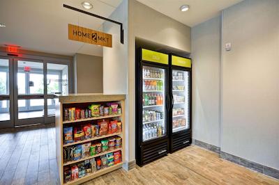 هم2 سویتز بای هیلتون چارلز تون