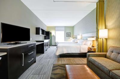 هم2 سویتز بای هیلتون چارلز تون