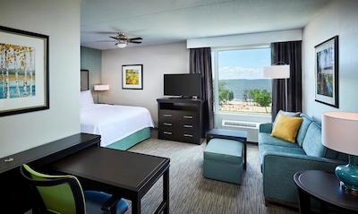 هموود سویتز بای هیلتون نرد ب