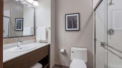 بست وسترن پلاس کامرنز این