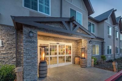 بست وسترن پلاس کامرنز این