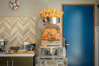 بست وسترن پلاس کامرنز این