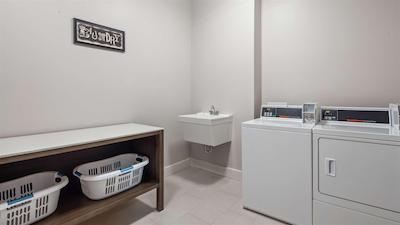 بست وسترن پلاس کامرنز این