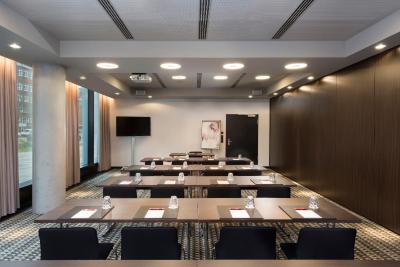 ادینا اپارتمنت هتل هامبورگ اسپیچرستادت