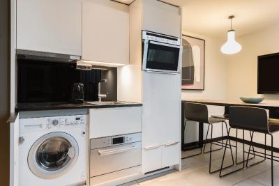 ادینا اپارتمنت هتل هامبورگ اسپیچرستادت