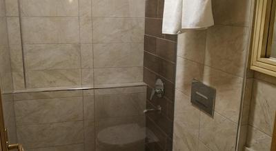 اپل تری هتل