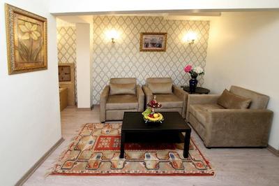 اپل تری هتل