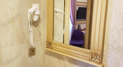 اپل تری هتل