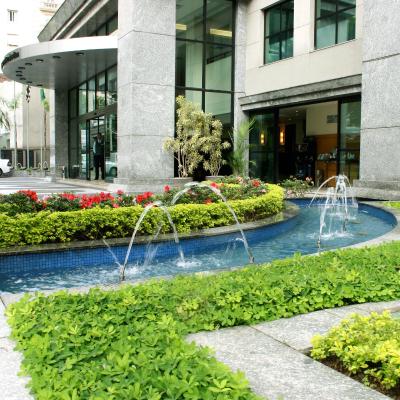 اسلاویرو اکسکوتیو جاردینز