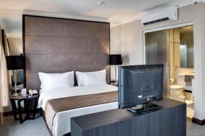 اسلاویرو اکسکوتیو جاردینز