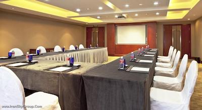 کراون پلازا سنتری پارک