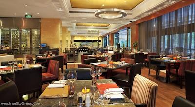 کراون پلازا سنتری پارک