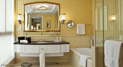 کراون پلازا سنتری پارک