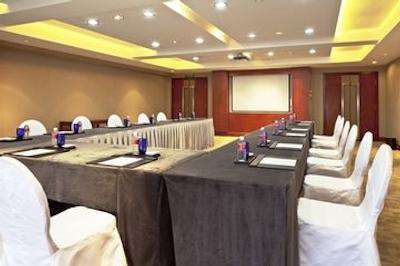 کراون پلازا سنتری پارک