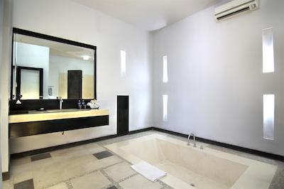 د سمینیاک سویت پریوات ویلا