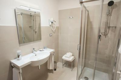 چکین ویلا انجلینا