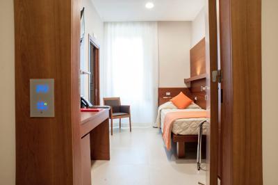 چکین ویلا انجلینا