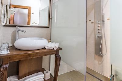 نبلس بوتیک هتل