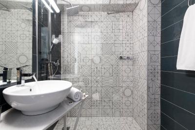 بی مای گست آتن