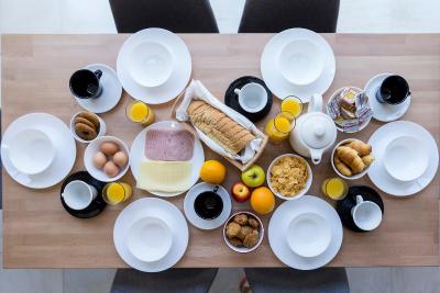 بی مای گست آتن