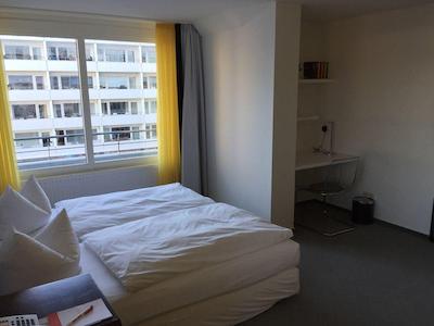 تپ کونتریلین هتل رد ام استراند