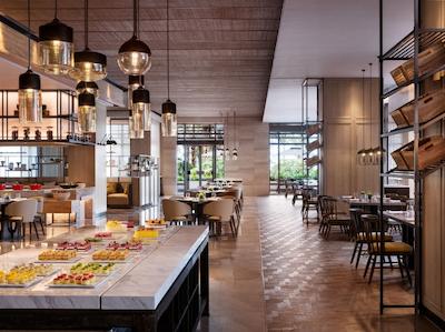 شنزهن ماریت هتل گولدن ب