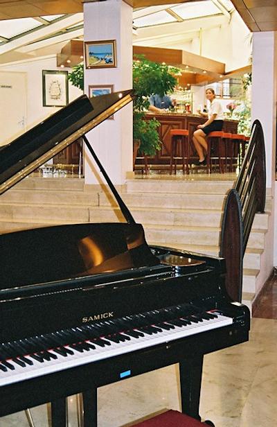 بست وسترن پلاس هتل لا مارینا